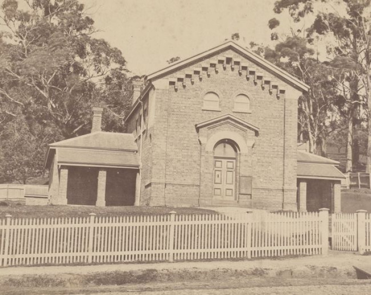 Early photo of Daylesford Court House
