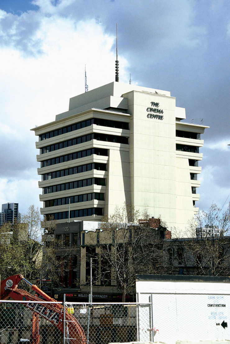 Hoyts tower in 2002