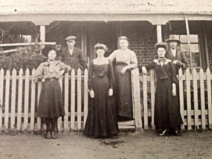 Hutchins family at 93 McConochie Street Coleraine c 1901