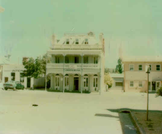 1 former imperial hotel lyttleton street castlemaine front view dec1977