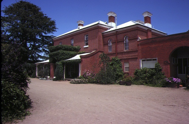 1 ravenswood homestead near bendigo front view nov80