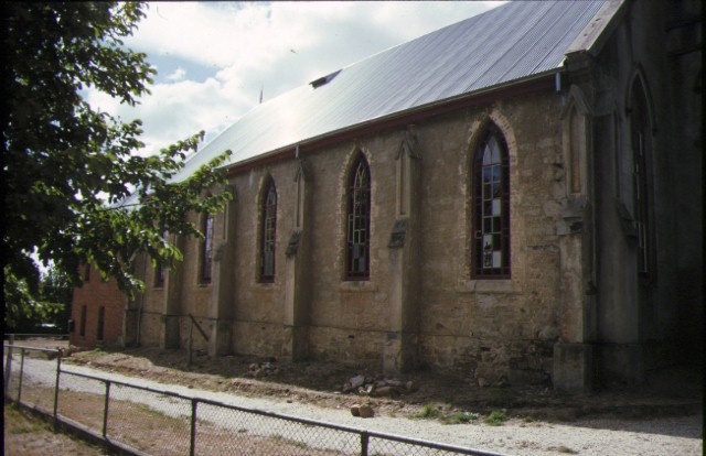 st andrews uniting church beechworth side view