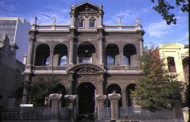 1 benvuta drummond street carlton front view