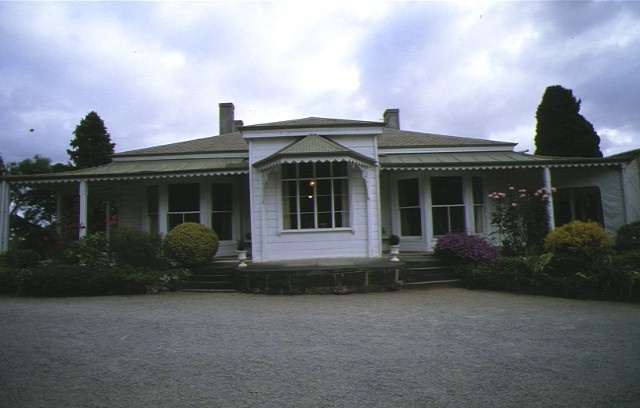 1 the heights 140 aphrasia street geelong front view homestead apr1997