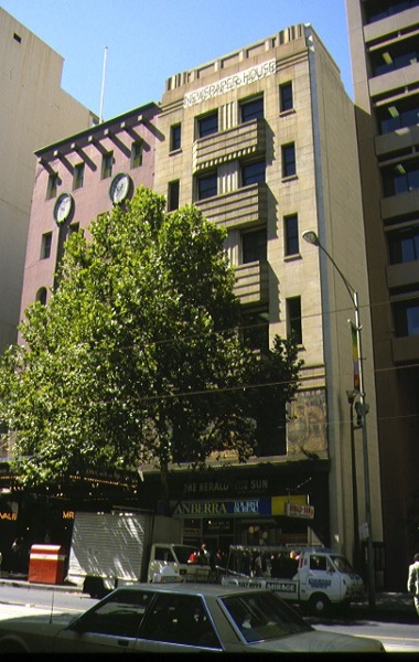 1 newspaper house collins street melbourne front view feb1986