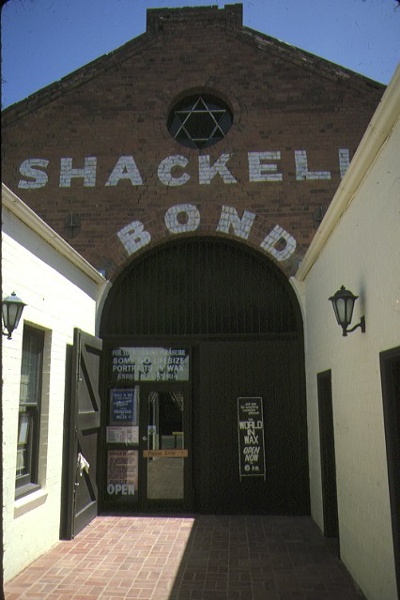 shackells bond store echuca entrance feb1983