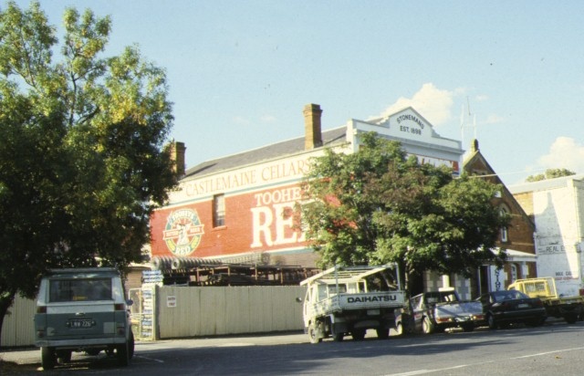 former shop &amp; residence templeton street castlemaine side view