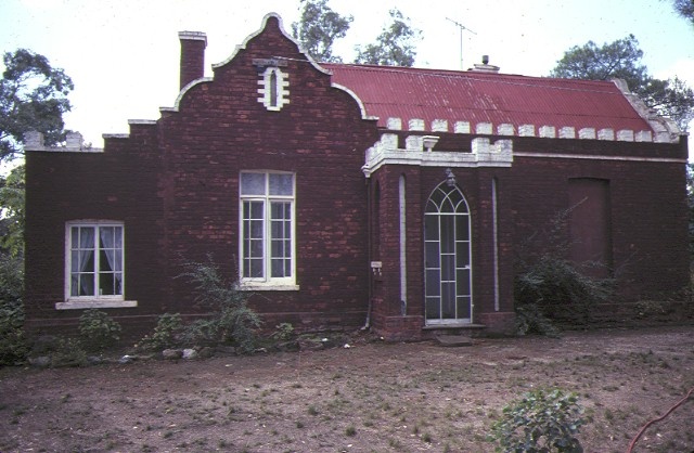 residence farnsworth street castlemaine side view may1984