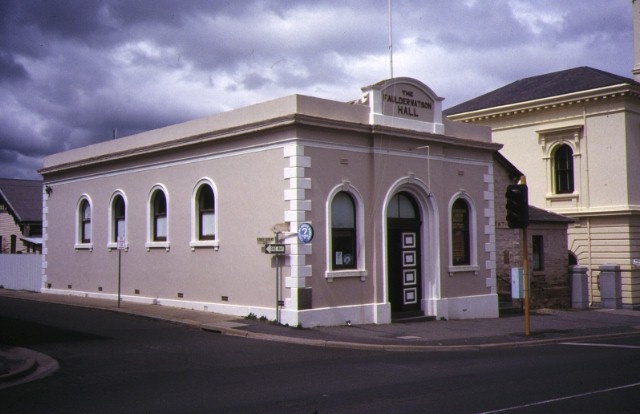 1 former telegraph office &amp; faulder watson hall barker street castlemaine side view faulder watson hall