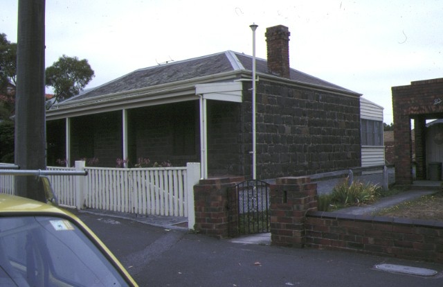 cottage bell street coburg side view