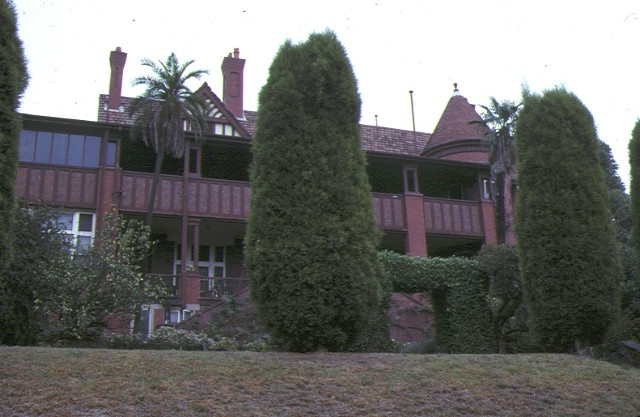 1 edzell st georges road toorak front view may1988