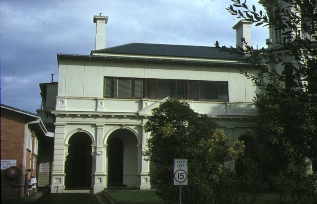 frognall mont albert road canterbury side view