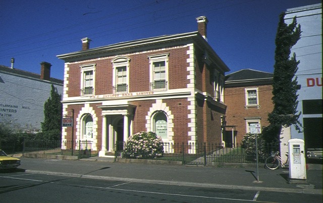 1 former cbc bank barker street castlemaine front view