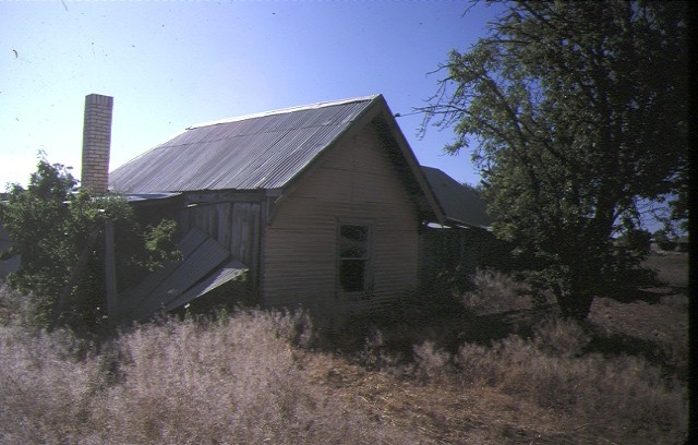hopetoun house evelyn crescent hopetoun slab hut jan1985