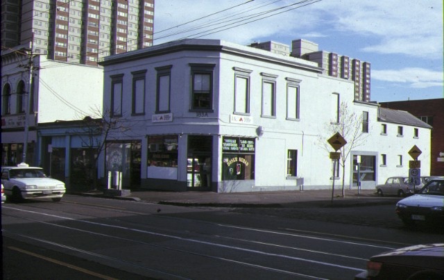 1 181 183 gertrude street fitzroy front corner view aug1990