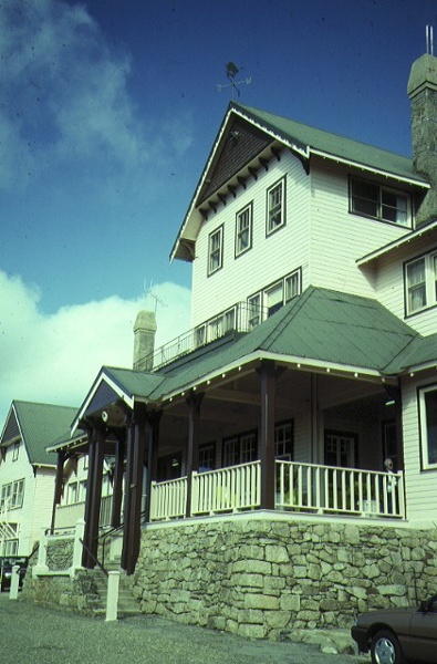 mount buffalo chalet front view