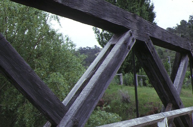 hinnomunjie bridge omeo detail of wooden beams