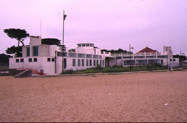 1 dressing pavillion the esplanade williamstown rear view from beach