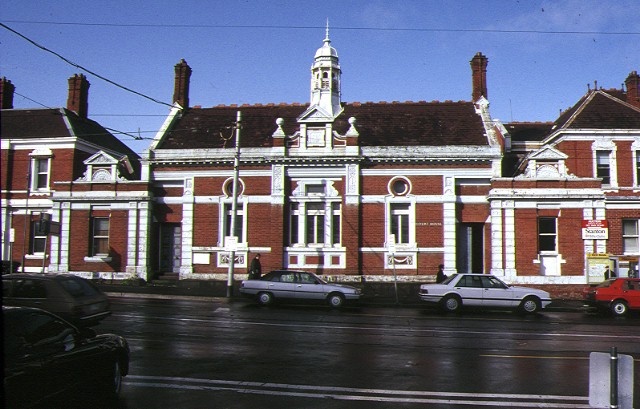 1 police station &amp; former court house kew front view