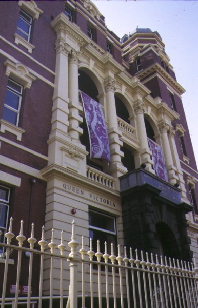 1 post 1994 former queen victoria hospital tower &amp; perimeter fence lonsdale street melbourne front detail of entrance may1998