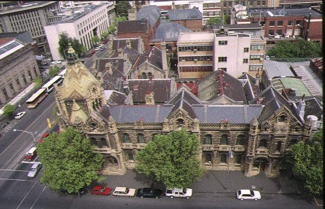 1 magistrates court russell street melbourne aerial view