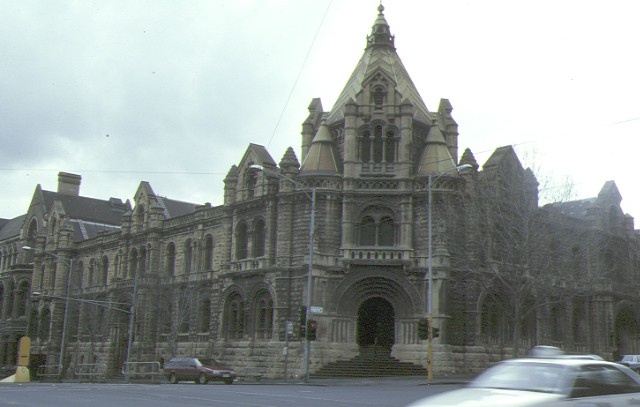 magistrates court russell street melbourne front view