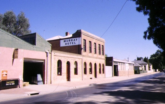 1 former murray hotel echuca streetscape 1998