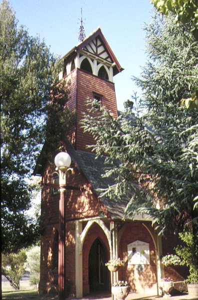 1 holy trinity church benalla front view mar1994