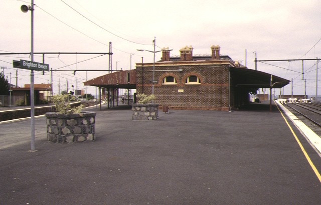 brighton beach railway station central platform jan1995