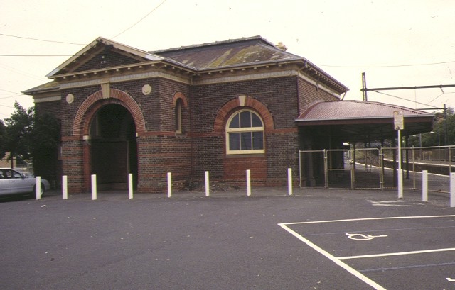 brighton beach railway station front entrance jan1995