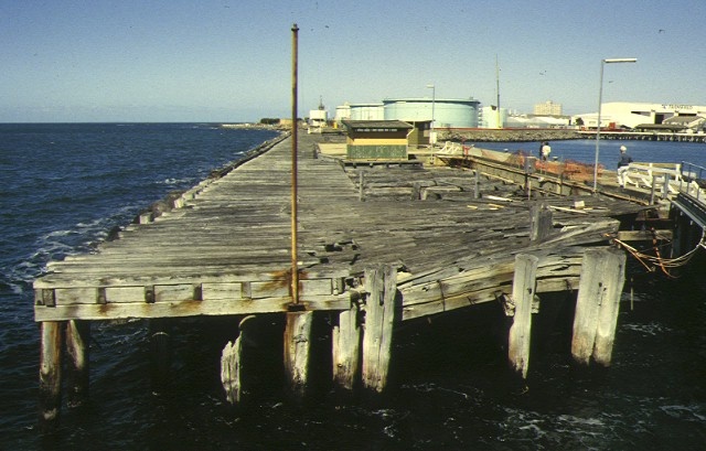 1 gellibrand pier &amp; breakwater pier point gellibrand williamstown breakwater pier dec1994
