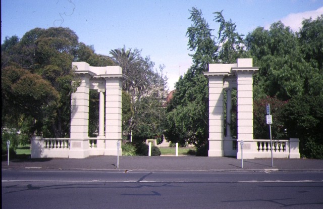 1 johnstone park geelong memorial gates
