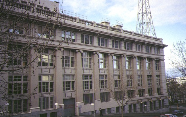 1 the herald &amp; weekly times building flinders street melbourne front view aug1995