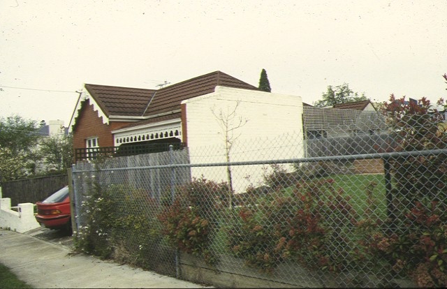 1 prefabricated cottage douglas street toorak front view oct1996