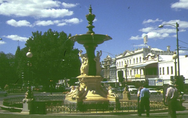 1 alexandra fountain bendigo front view mar1997