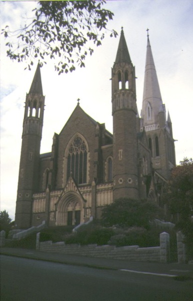 1 sacred heart cathedral bendigo front view apr1997