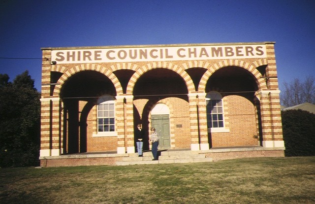 1 former huntly shire council chambers front view jun1997