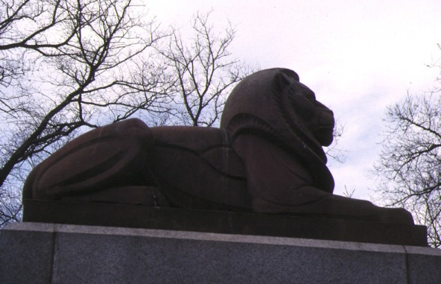 south african soldiers memorial albert street south melbourne lion (prior to the removal of the memorial)