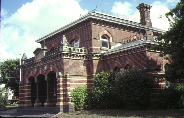 1 camperdown court house front view apr1984