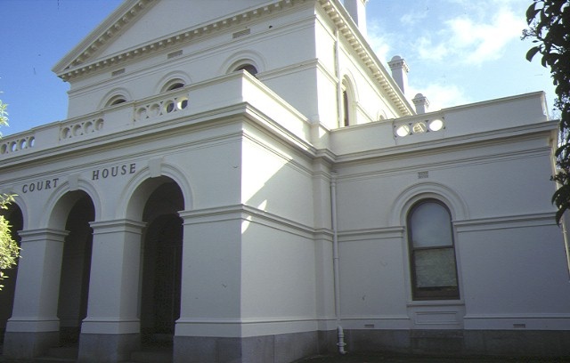 castlemiane court house lyttleton street castlemaine entrance detail aug1984