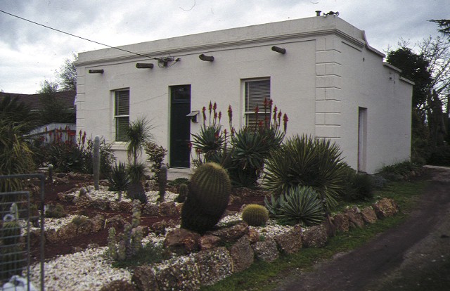 1 dawson cactus bendigo rear view of house &amp; garden aug1997