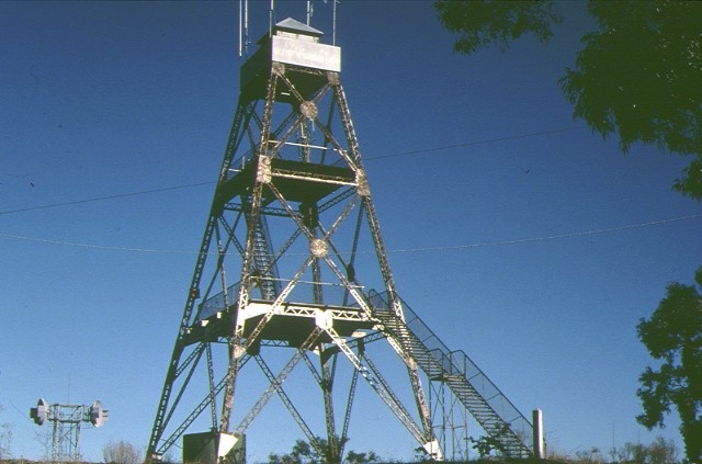 1 mount tarrengower lookout tower mount tarrengower maldon front view feb1997