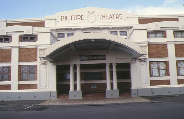 1 theatre royal &amp; mechanics institute camperdown front view of theatre