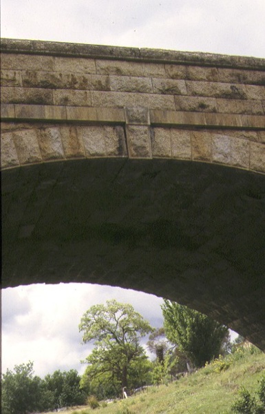 newtown bridge precinct beechworth detail of bridge arch &amp; keystone