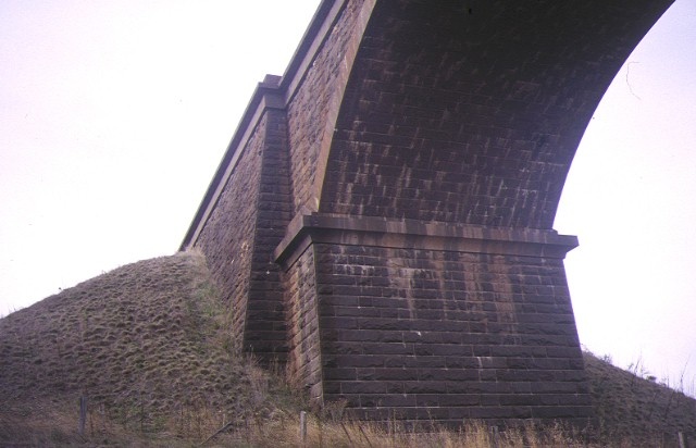 rail bridge over coliban river malmsbury detail of arch apr1995