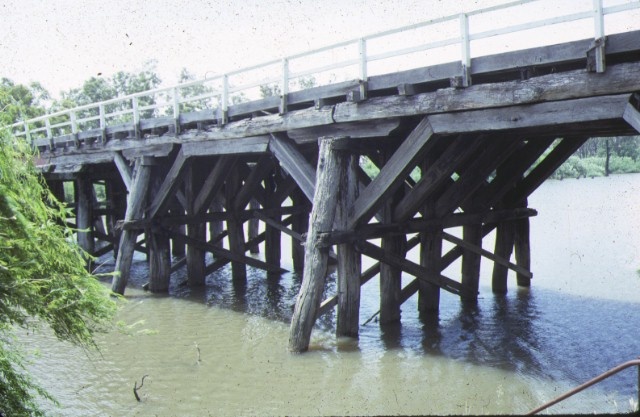 1 chinamans bridge over goulburn river nagambie side elevation dec1987