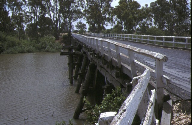 chinamans bridge over goulbourn river nagambie siding detail dec1987
