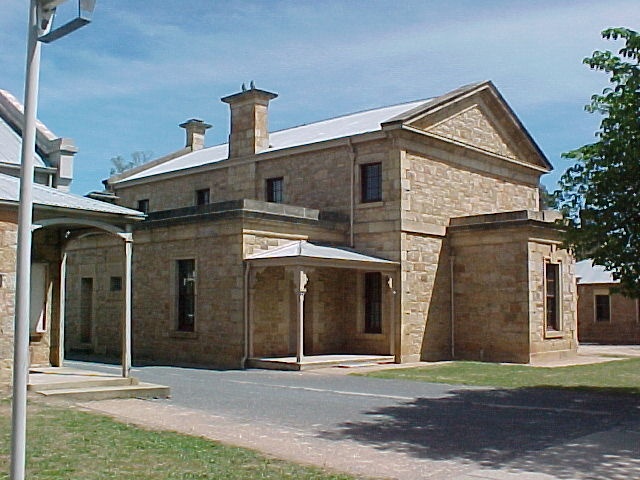 1 beechworth courthouse ford street beechworth front view nov99