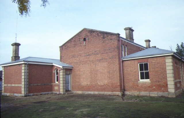 dunolly court house side elevation aug1984