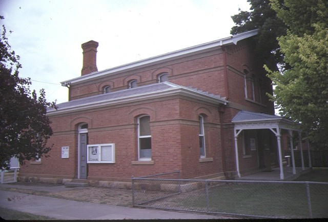 1 mansfield court house side elevation from front feb1985